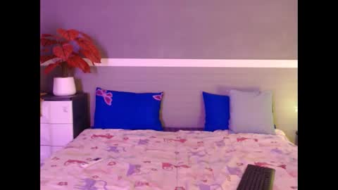 Snapshot of monlly chatting on October 20, 12:43 pm monlly online show from October 20, 12:43 pm