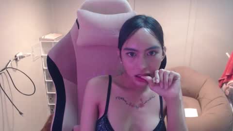 ELYSE A SIMPLE GIRL online show from January 23, 1:24 pm