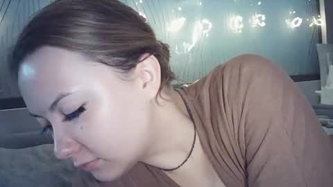 moodiemira online show from March 8, 6:01 pm