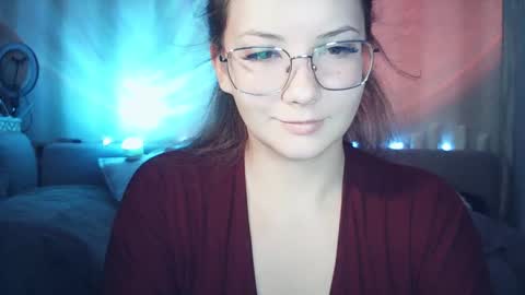 moodiemira online show from February 28, 7:51 pm