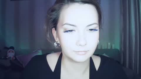 moodiemira online show from February 25, 6:11 pm