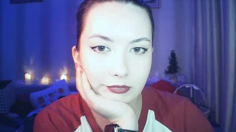 moodiemira online show from January 15, 7:55 pm