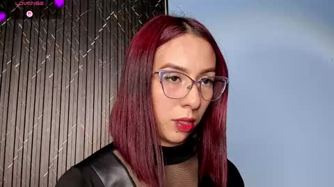 moolly_evanz online show from April 18, 4:53 pm