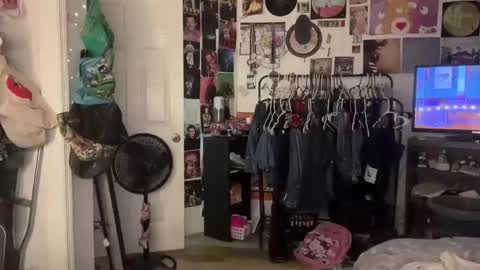 moomies online show from November 11, 3:31 am