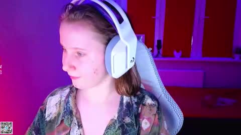 Lola online show from November 10, 3:04 pm