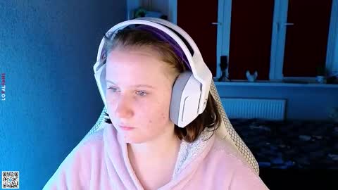 Lola online show from September 30, 3:55 pm