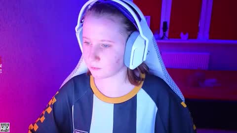 Lola online show from November 7, 5:04 pm