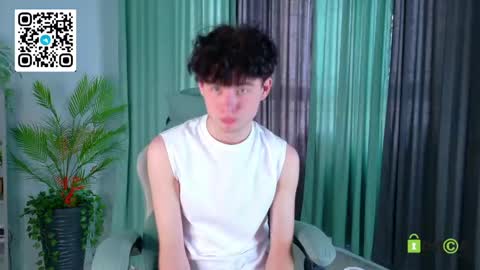 moon_gloww online show from April 19, 4:13 am