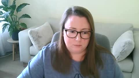 Moon Petal online show from October 31, 8:59 am