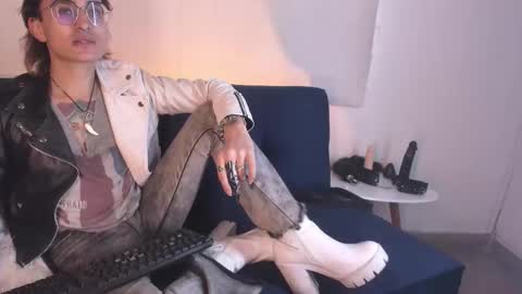 Snapshot of moonn_fox chatting on October 1, 9:46 pm Moon online show from October 1, 9:46 pm