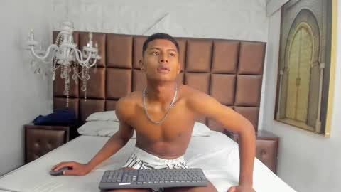 Snapshot of morenitodigno chatting on October 4, 11:35 pm Mmorenito online show from October 4, 11:35 pm