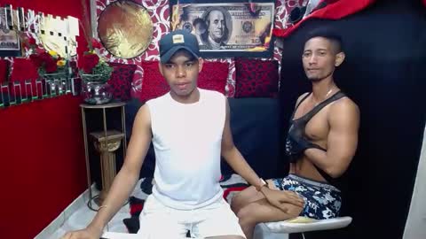 Snapshot of morenoblack23cm chatting on October 16, 12:43 am duohot23 online show from October 16, 12:43 am