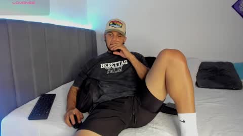 morenosiam online show from February 25, 11:59 pm