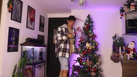 Snapshot of morgan_hiller chatting on January 13, 12:51 am online show from January 13, 12:51 am