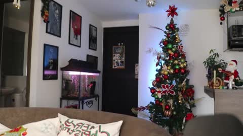 Snapshot of morgan_hiller chatting on December 3, 5:49 pm online show from December 3, 5:49 pm