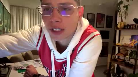 Snapshot of morgan_hiller chatting on October 28, 12:33 am online show from October 28, 12:33 am