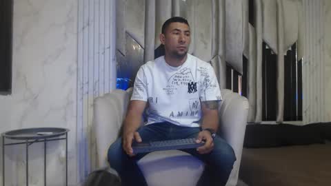 MORGAN AND MEGAN online show from October 6, 11:17 am