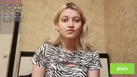 Eva is here now  help me get 50 thumbs up pls  online show from March 30, 9:26 pm