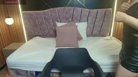 Moriah online show from March 10, 12:42 pm