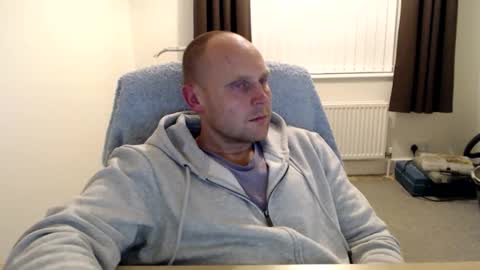 Snapshot of mr_baldy chatting on October 5, 12:41 am Mr Baldy Likes to Chat online show from October 5, 12:41 am