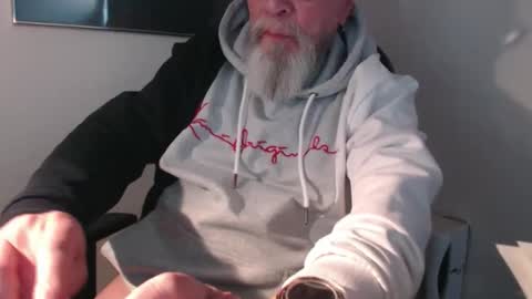 mr_boombastic2021 online show from April 2, 10:00 am