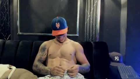 Snapshot of mr_maximo chatting on October 15, 5:00 am mr_maximo online show from October 15, 5:00 am