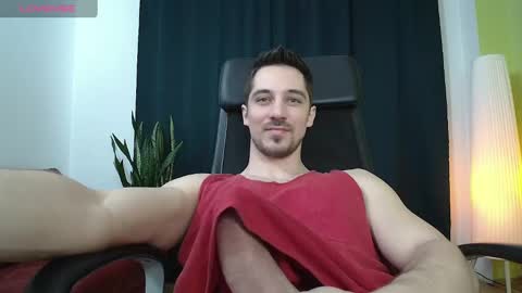 Snapshot of mrgreeneyes01 chatting on February 20, 10:48 am juan luis online show from February 20, 10:48 am
