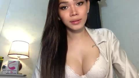 Snapshot of ms_guniguni chatting on November 1, 2:38 pm Lara online show from November 1, 2:38 pm
