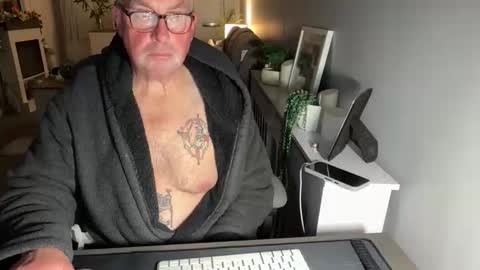 mtb1697 online show from April 5, 10:29 pm