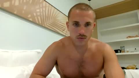 muscleshow00 online show from April 1, 4:37 pm