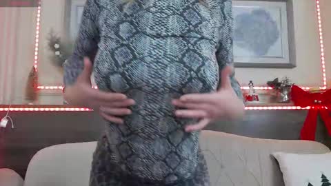 Luna  online show from December 17, 10:38 pm