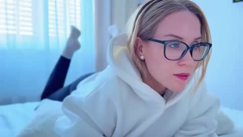 Mya-be Yours P online show from September 24, 12:34 pm