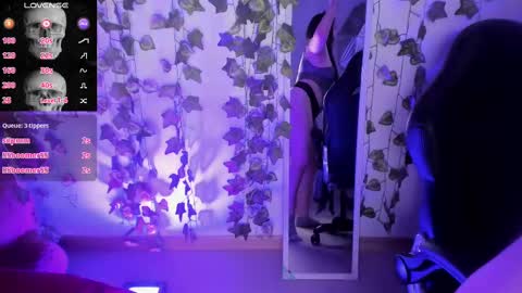 Snapshot of myla_mayfield chatting on October 1, 12:48 pm Myla online show from October 1, 12:48 pm