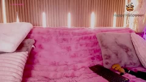 Snapshot of myladreams_ chatting on October 15, 4:05 am Myla  online show from October 15, 4:05 am