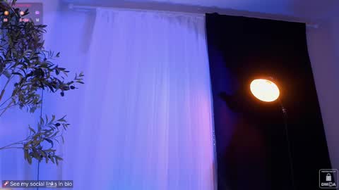 Liss Next stream December1 online show from March 6, 7:32 pm