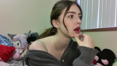 myrawood online show from April 4, 1:45 am