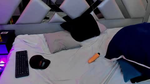 Nahomi  online show from February 27, 4:13 am