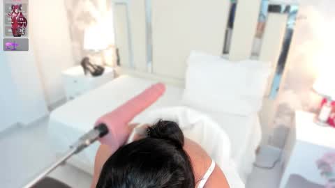 Nahomy Roberts online show from February 3, 8:18 am