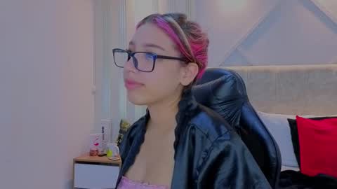 nami_sweet_ online show from October 12, 11:36 am