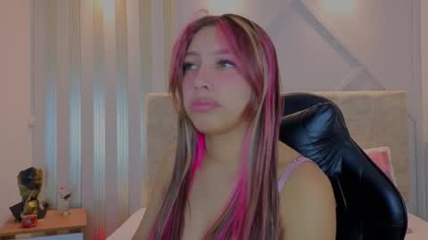 nami_sweet_ online show from October 18, 2:21 pm