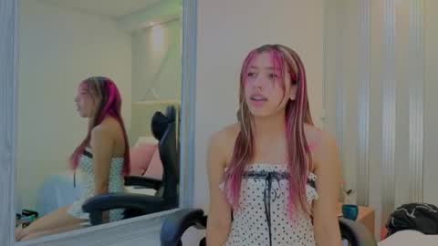 nami_sweet_ online show from October 19, 2:22 pm