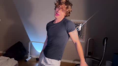 Snapshot of namiraaxel chatting on December 1, 8:33 pm Georges online show from December 1, 8:33 pm