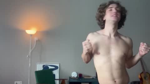 Snapshot of namiraaxel chatting on February 11, 9:31 am Georges online show from February 11, 9:31 am