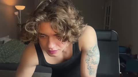 Snapshot of namiraaxel chatting on February 17, 9:00 pm Georges online show from February 17, 9:00 pm