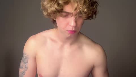 Snapshot of namiraaxel chatting on October 1, 7:13 pm Georges online show from October 1, 7:13 pm