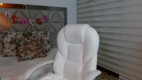 Snapshot of nana_levy chatting on February 18, 6:48 am Nana levy online show from February 18, 6:48 am
