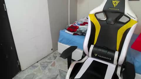 nando_col online show from November 7, 7:05 pm