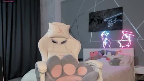 naomi_reiss online show from April 3, 1:34 am