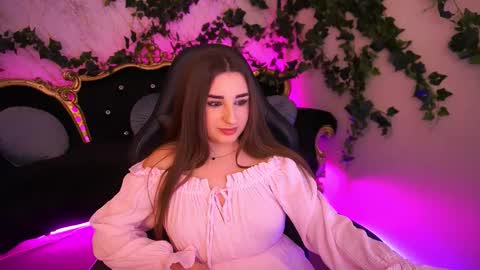 naomibaae online show from November 20, 3:31 pm