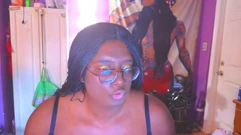Naomi online show from May 28, 7:01 pm
